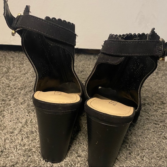 Black Heels - Picture 2 of 3